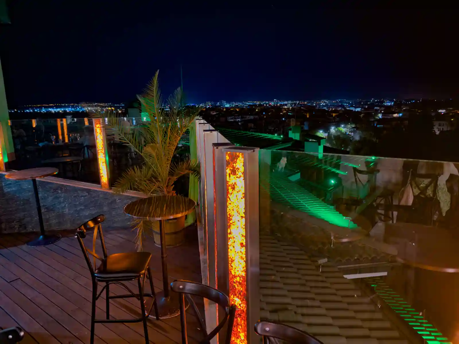 Večerní atmosféra v resortu